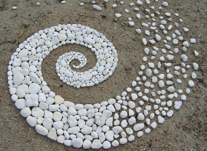 andy goldsworthy site-specific land art earthworks nature art installation