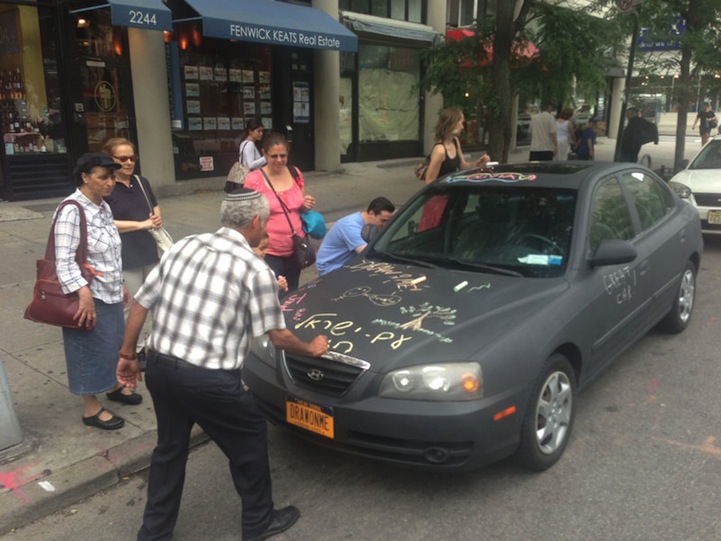 Car Covered in Chalkboard Paint Invites People to Draw On It