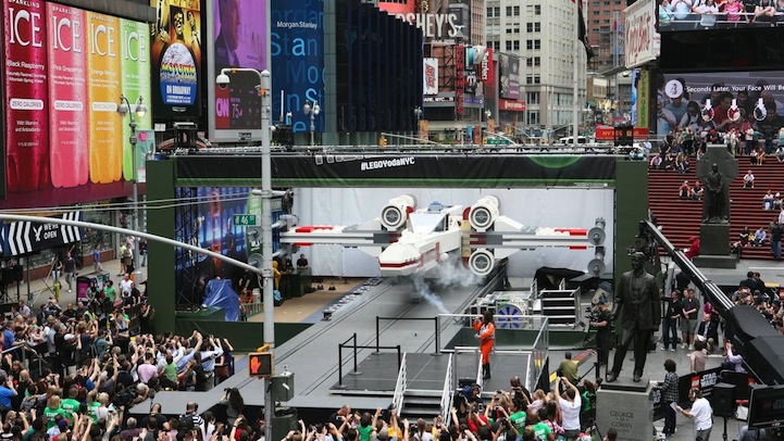 5,335,200 Pieces Form World's Largest LEGO Star Wars Ship