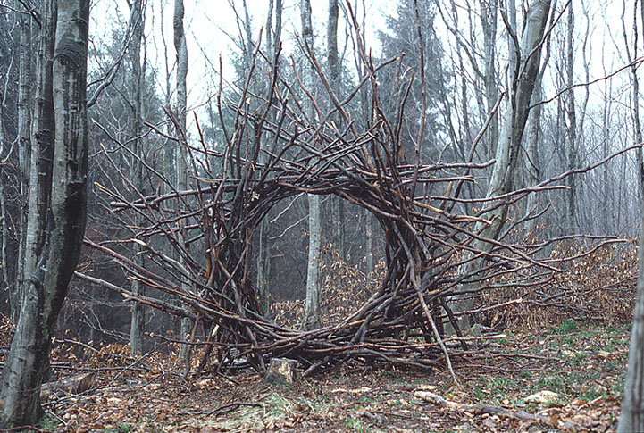 andy goldsworthy site-specific land art earthworks nature art installation epherma