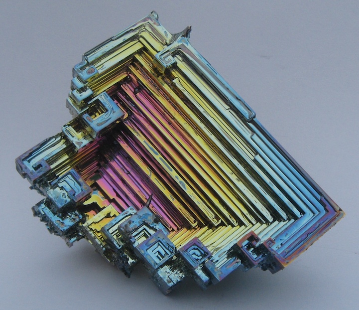 bismuth crystal look like rainbow steps