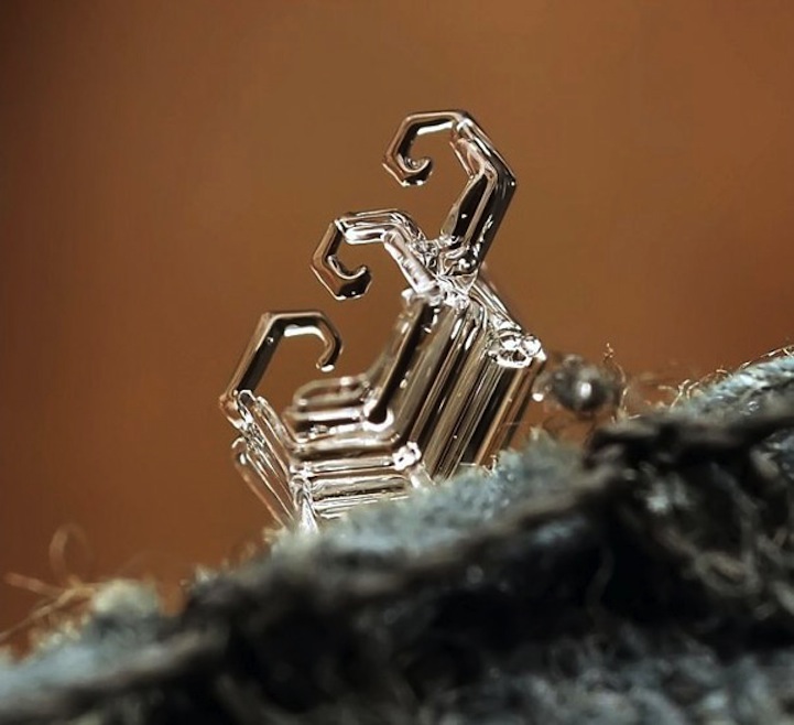 Macro Photos of Tiny Snowflakes by Andrew Osokin macro snowflake photography
