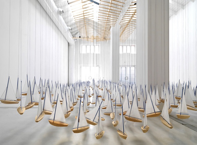 Soothing Sculpture Sails on an Invisible Sea