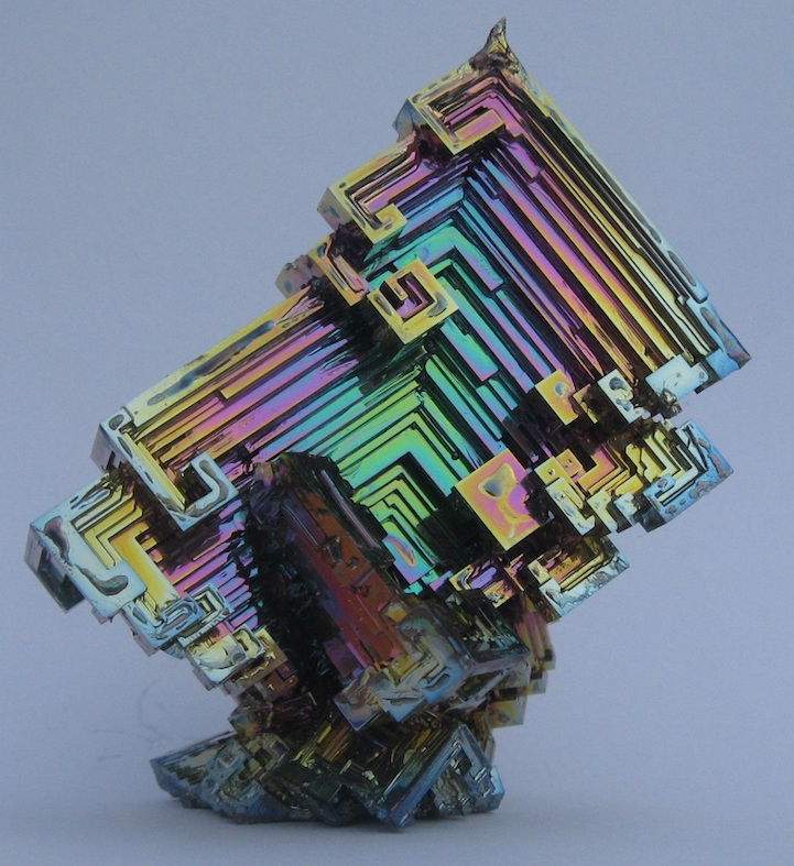 bismuth crystal look like rainbow steps
