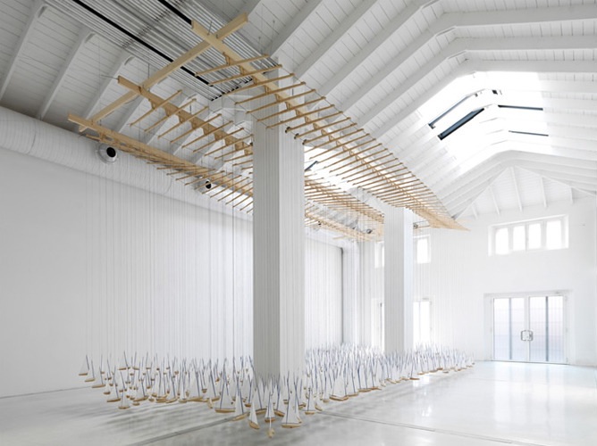 Soothing Sculpture Sails on an Invisible Sea