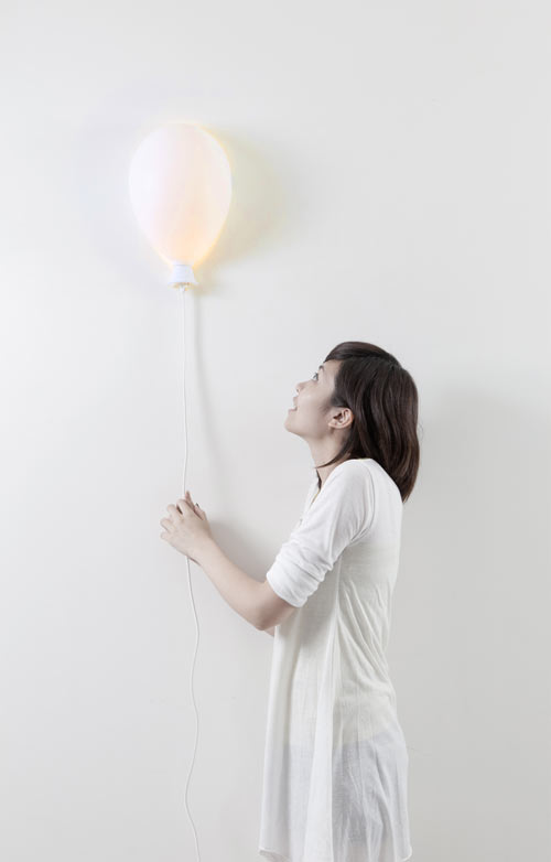 SmileInducing Balloon Lamp