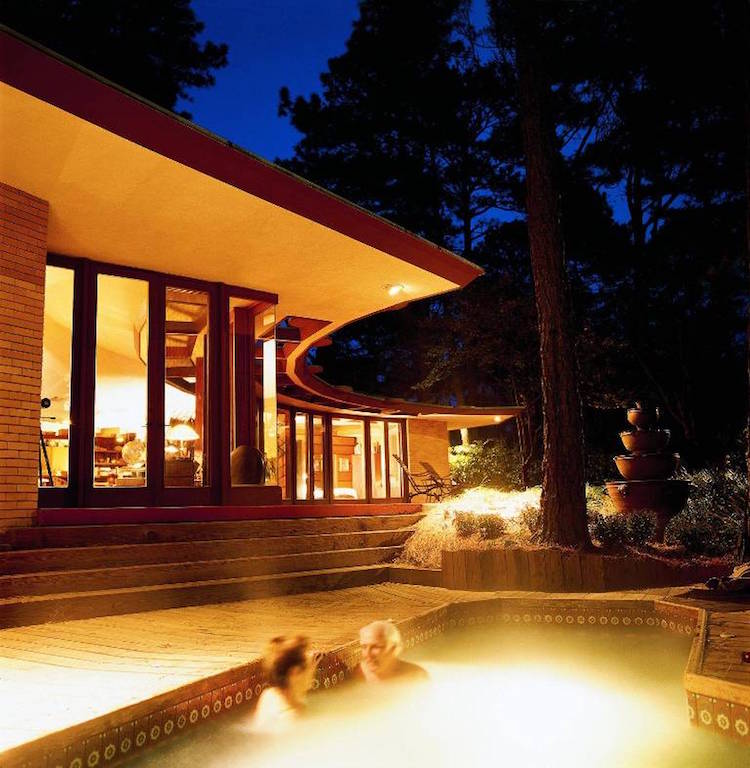 Hemicycle Shape Exterior Design