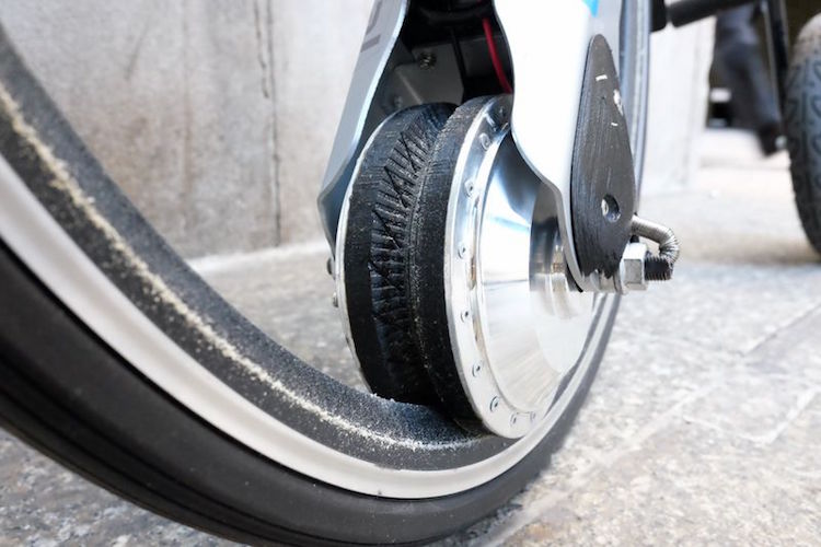 Ingenious Bike Tire Converts Any PedalDriven Bike Into an Electric