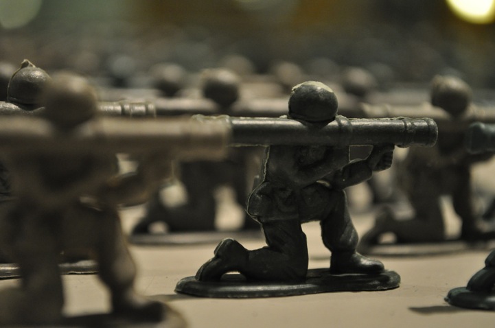 10,000 toy soldiers installation by Francis Hollenkamp 10,000 toy soldiers installation by Francis Hollenkamp