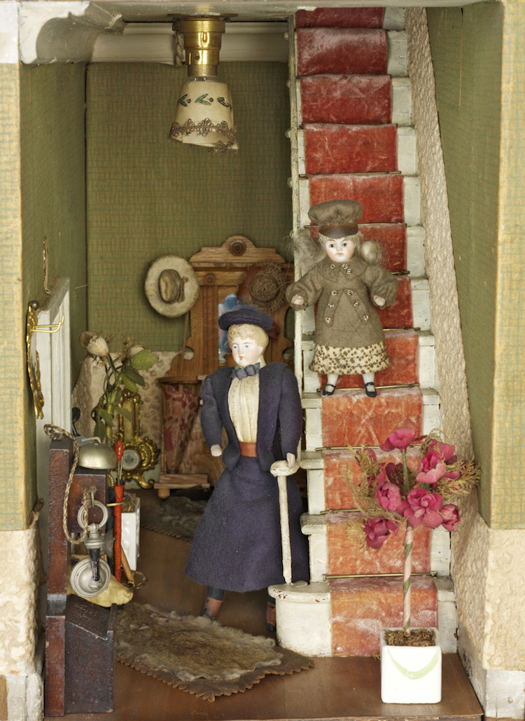 Exquisite Details In Miniature Home