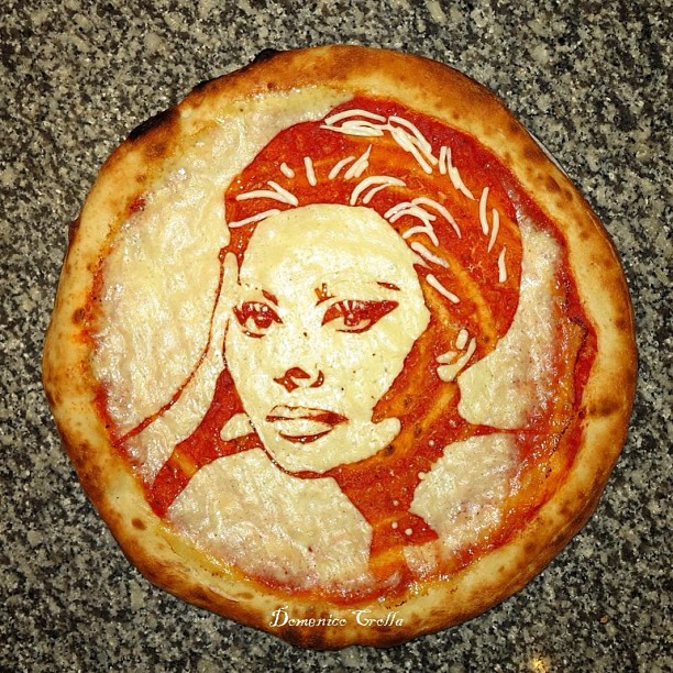 Sophia Loren pizza portrait